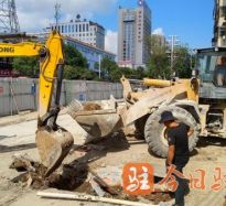 大鸡巴操女人逼视频网高温下的坚守｜道路建设者用汗水铺就畅通路